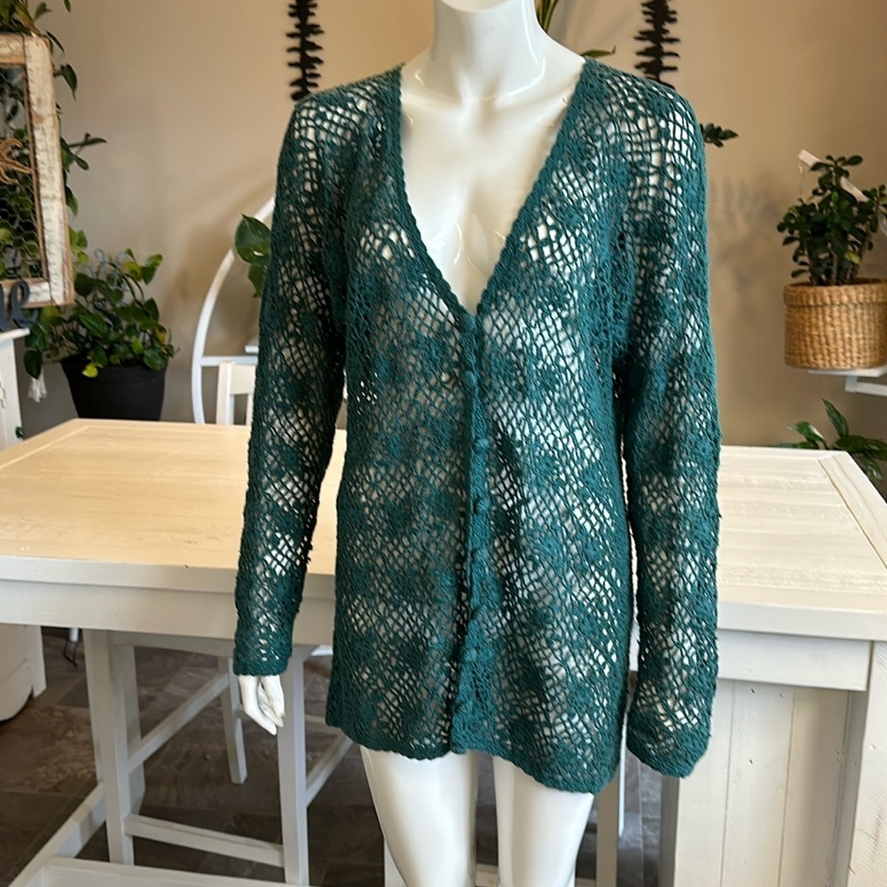 Vintage ladies AMORETTI cardigan floral crochet with crocheted flower buttons M